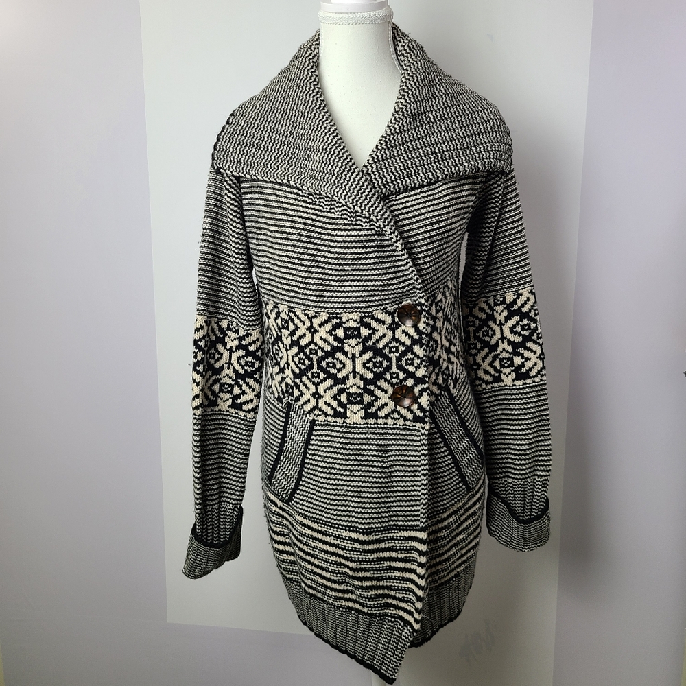 Women's cable knit button-down flip cuffs Aztec cardigan  (PTP 17 in)